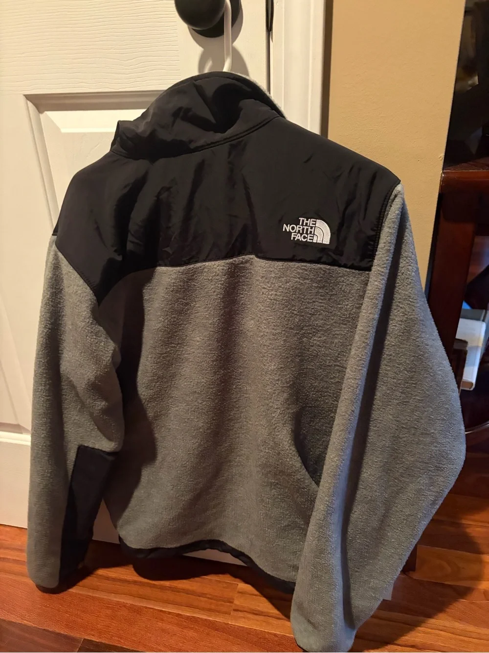 The North Face Men’s Denali Retro Jacket - size Medium - Grey and Black